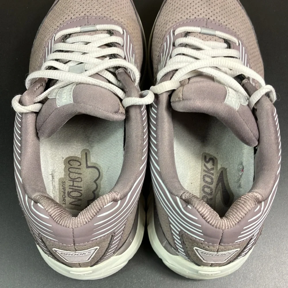 Brooks Addiction Walker Athletic Outdoor Sneaker Shoes Women’s size‎ 8 D